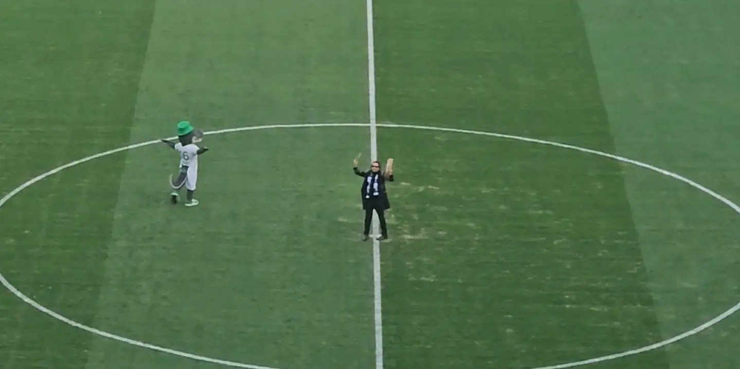 Bursaspor-Kırklarelispor maçı öncesinde tribünlerin simgesi haline gelen “Cendere” şovu, bu