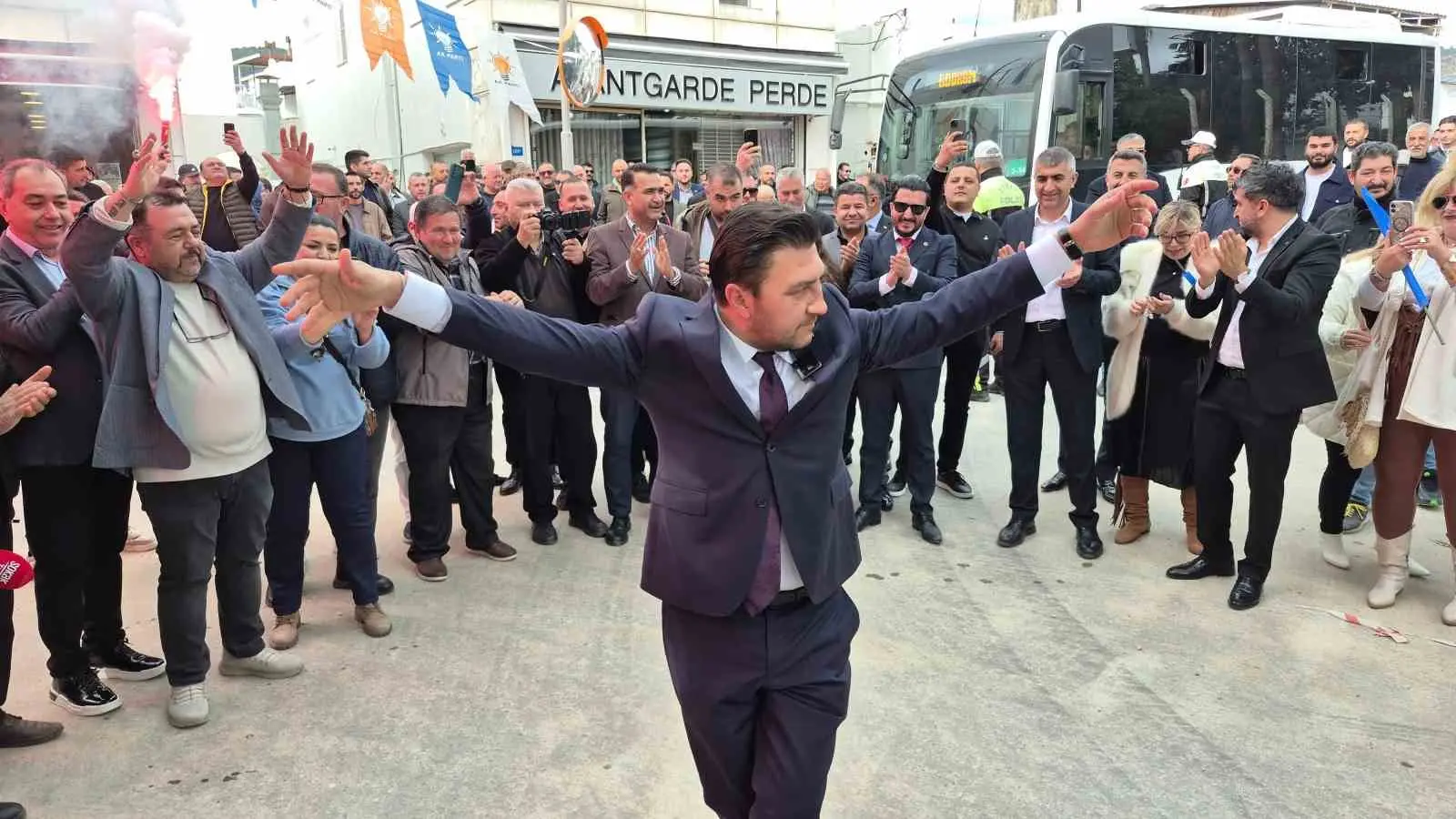 AK Parti Bodrum İlçe Başkanlığı’na atanan Seha Ergene, davullu zurnalı