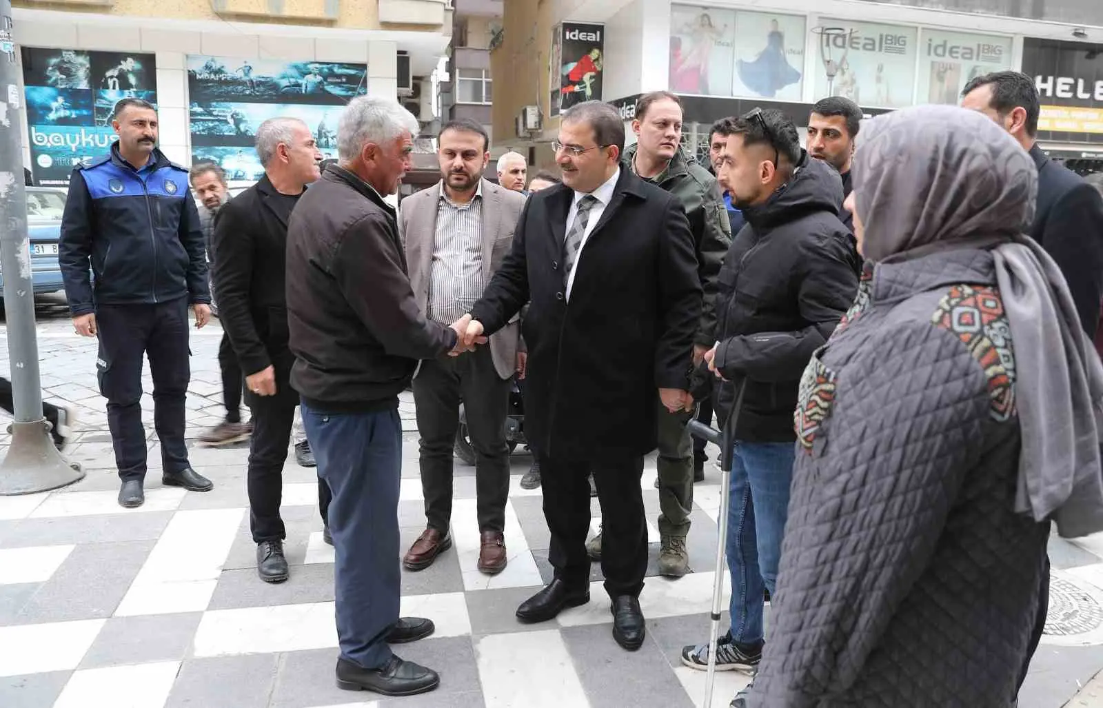 Haliliye Belediye Başkanı Mehmet Canpolat, mahalle muhtarları, esnaf ve vatandaşlarla