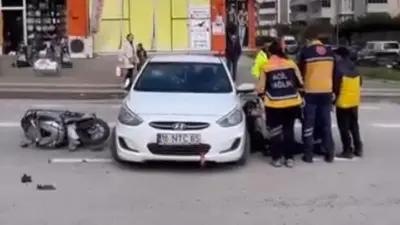 Bursa’da dönüş yapmak isteyen otomobil ile motosikletin çarpışması sonucu meydana