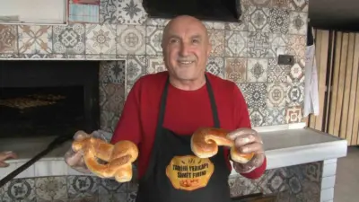 Bursa’da bir fırıncı; dedesinden kalma 93 yıllık geleneğini sürdürerek, her