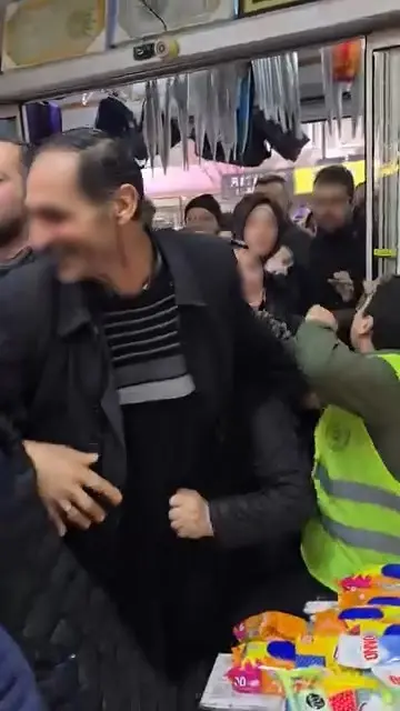 Bursa’da 27. yılına özel fiyatlarla indirim yapan mağaza, sadece kadınları