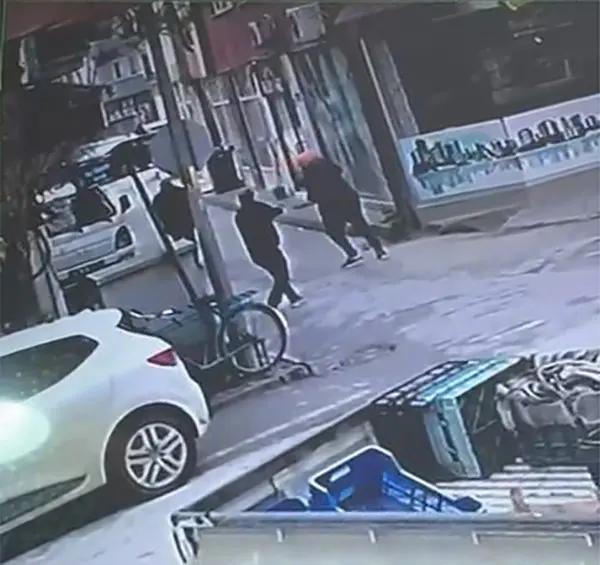 Bursa’nın İnegöl ilçesinde meydana gelen cinayetin yeni görüntüleri ortaya çıktı.