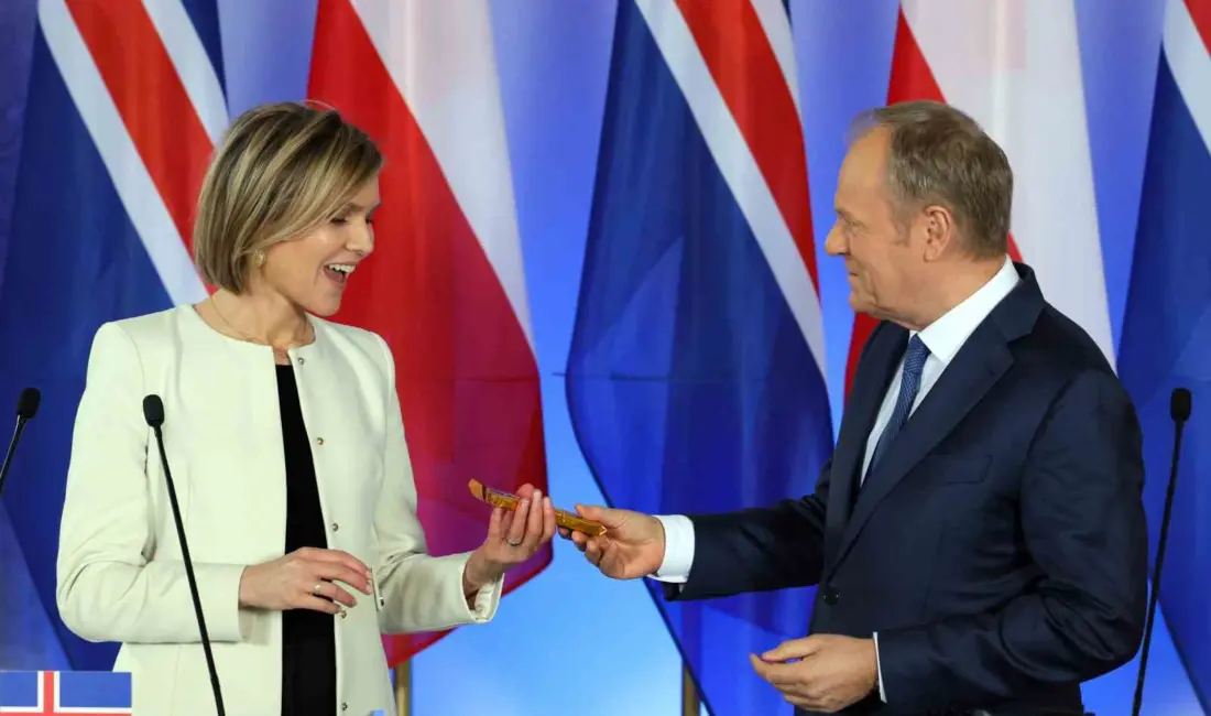 İzlanda Başbakanı Kristrun Frostadottir, Polonya’nın başkenti Varşova’da Polonya Başbakanı Donald