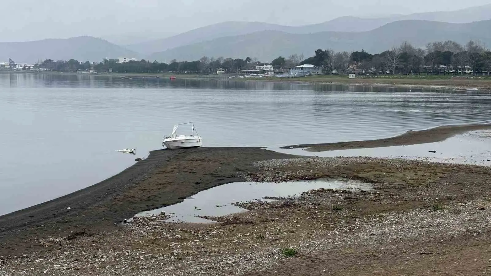 Bursa’da İznik ve Orhangazi’yi doğrudan etkileyen İznik Gölü’ndeki su seviyesi