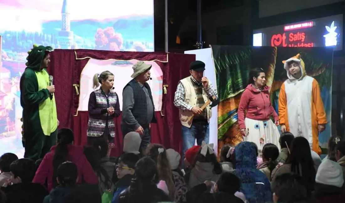 İznik Belediyesi tarafından düzenlenen Ramazan ayı etkinliklerinde çocuklar eski ramazanları