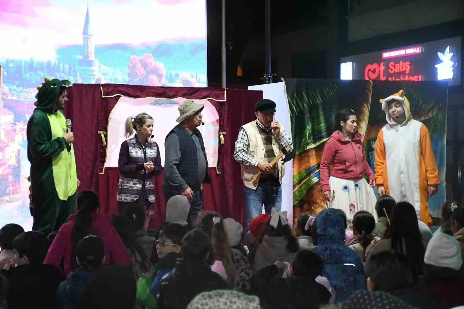 İznik Belediyesi tarafından düzenlenen Ramazan ayı etkinliklerinde çocuklar eski ramazanları