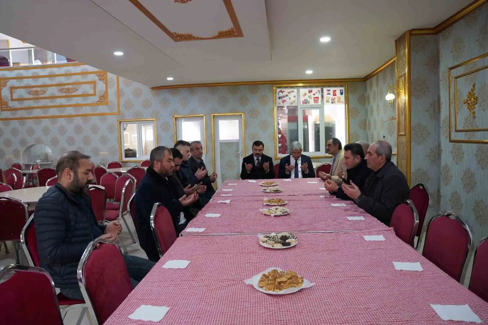 6 Şubat depremlerinin yıl dönümü dolayısıyla Kahta’da anma programı düzenlendi.