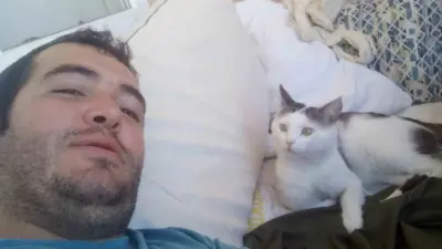 Geçen yıl kurban bayramında kaybettiği kedisini 8 aydır arayan Muğlalı