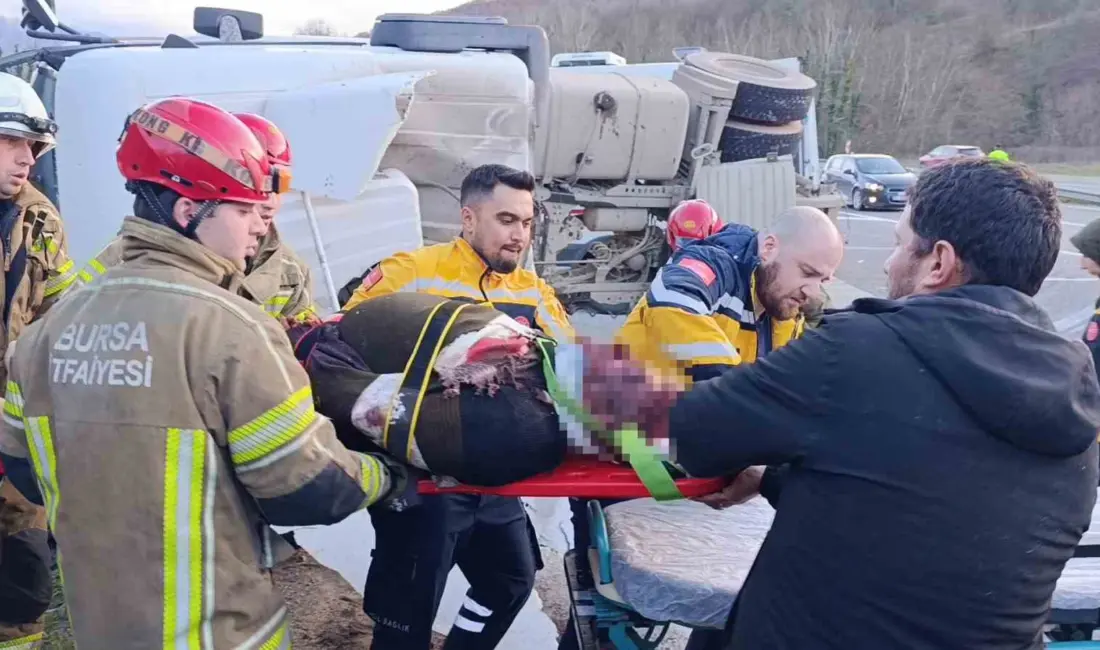 Bursa’nın İnegöl ilçesinde kontrolden çıkan beton tankerinin devrildiği kazada sürücü