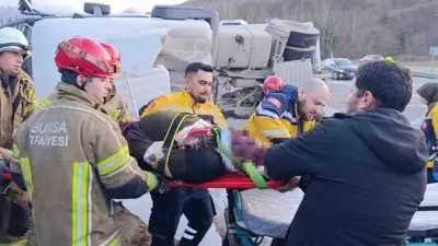 Bursa’nın İnegöl ilçesinde kontrolden çıkan beton tankerinin devrildiği kazada sürücü