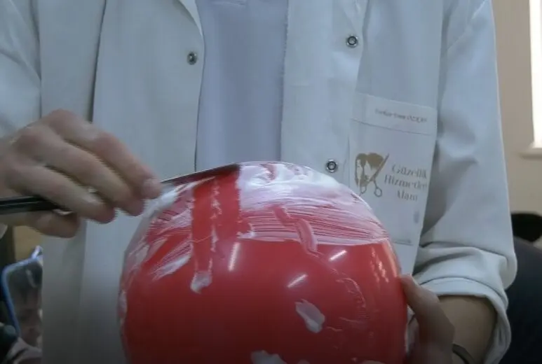 Bursa’daki meslek ve teknik anadolu lisesi öğrencileri hem eğitimlerini tamamlıyor,