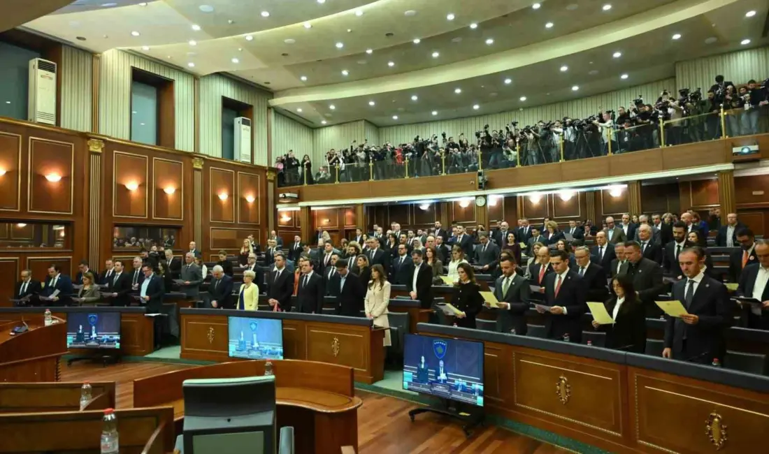 Kosova’da 28 Aralık’taki genel seçimlerin ardından toplanan Meclis’te Cumhurbaşkanı Vjosa