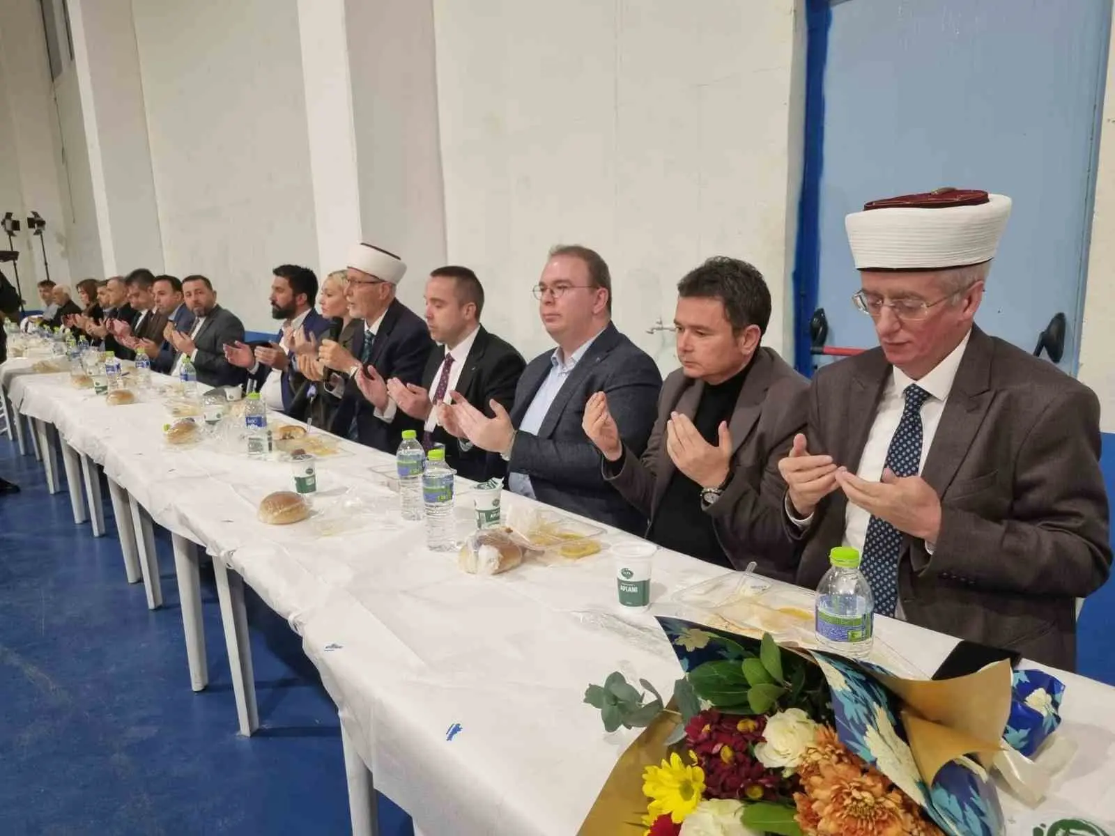 Osmangazi Belediyesi Batı Trakya’nın Kozlukebir Belediyesi’ne bağlı Domruköy’de iftar programı