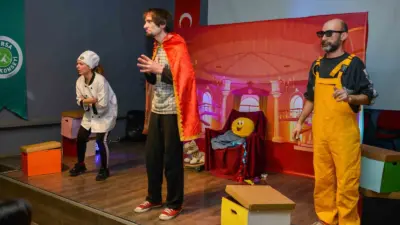 Bursa Kent Konseyi tarafından sahnelenen ‘Kayıp Şapka Macerası’ adlı tiyatro