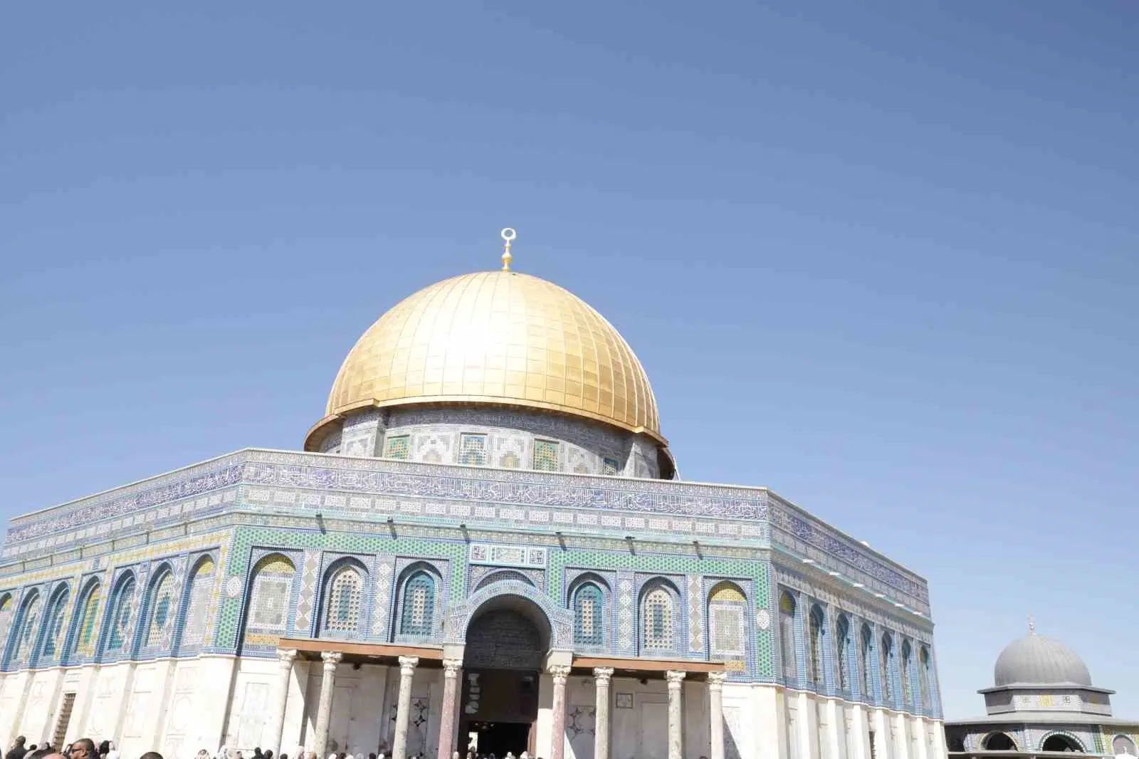 İsrailli yetkililerin kısıtlamaları nedeniyle Kudüs halkı, Mescid-i Aksa’nın bulunduğu işgal