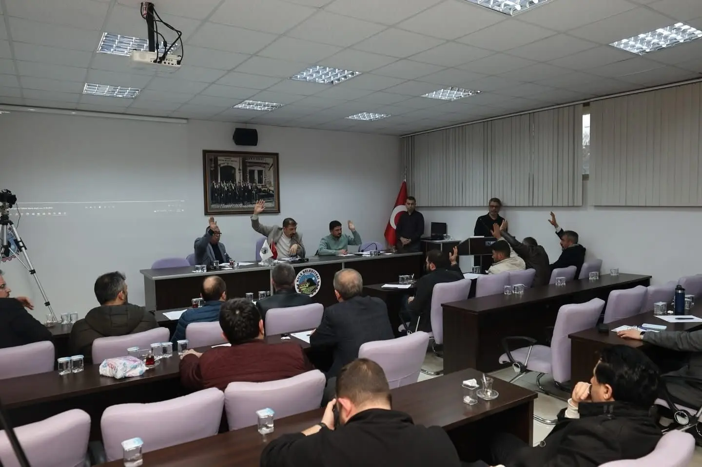 Kula Belediye Meclisi’nde, belediyeye ait taşınmazların satışı ve belediye iştiraki