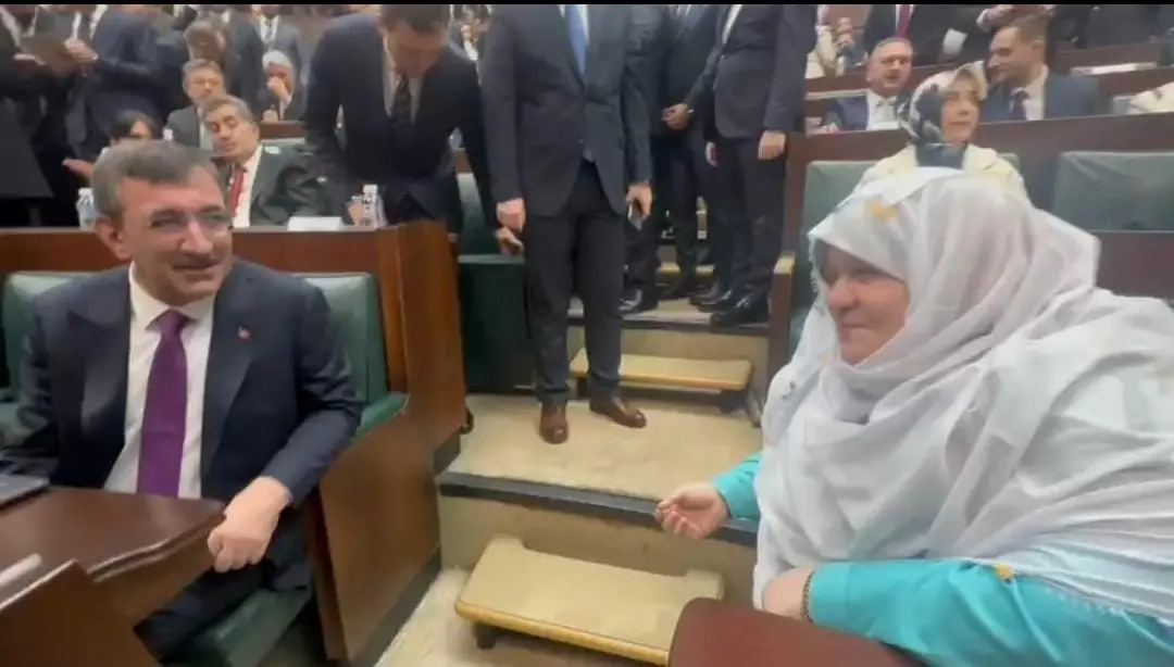 İYİ Partili Mehmet Emin Korkmaz’ın kıyafeti üzerinden sosyal medyada hedef