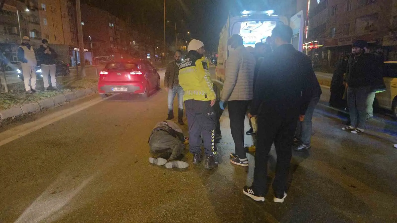 Bursa’nın motosikletin yayaya çarpması sonucu meydana gelen kazada 2 kişi