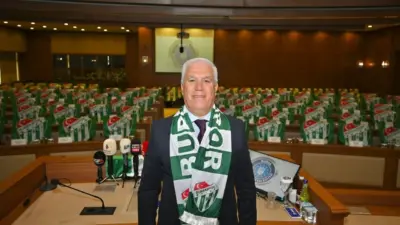 Portekiz’deki programdan Bursaspor camiasına seslenen Bursa Büyükşehir Belediye Başkanı Mustafa