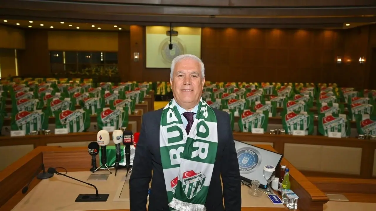 Portekiz’deki programdan Bursaspor camiasına seslenen Bursa Büyükşehir Belediye Başkanı Mustafa