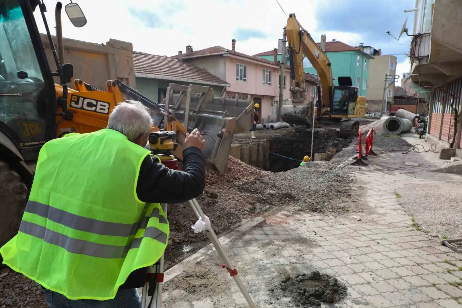 Bursa’nın güçlü bir altyapıya kavuşması için yatırımlarını tüm ilçelerde sürdüren