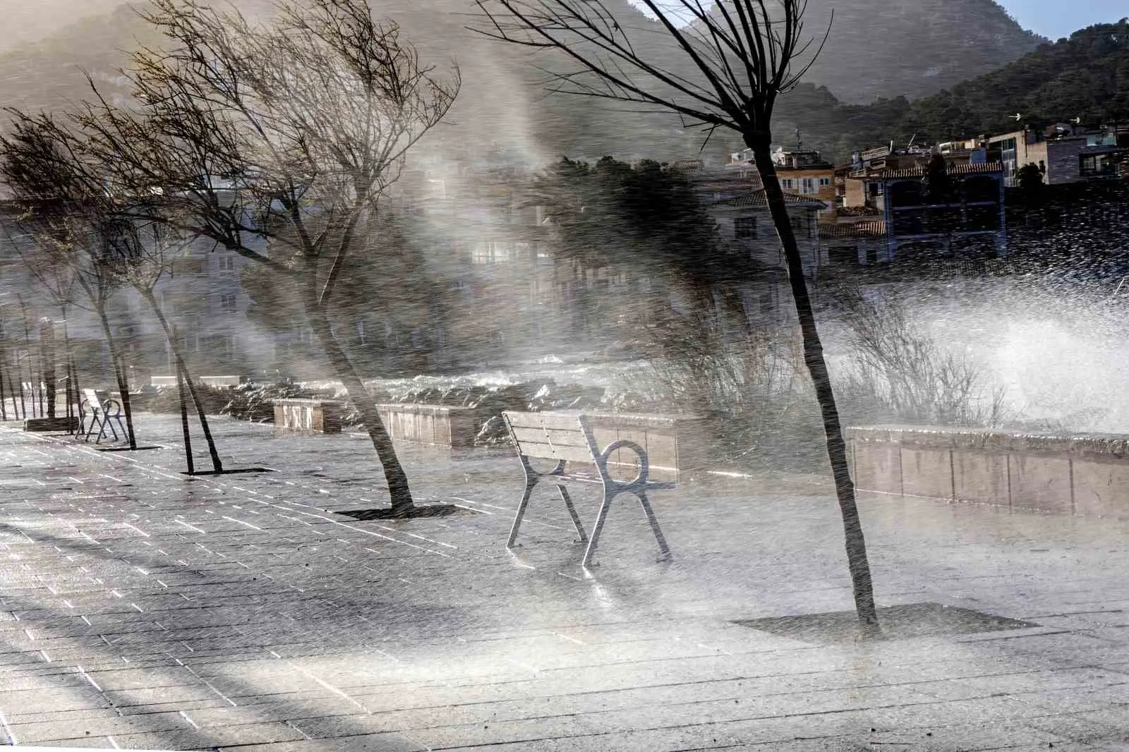 İspanya ve Portekiz’i vuran Nils Fırtınası, İspanya’da 5 kişinin yaralanmasına,