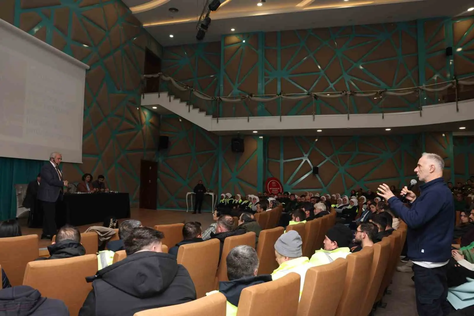 Nilüfer Belediye Başkanı Şadi Özdemir, Park ve Bahçeler Müdürlüğü personeliyle