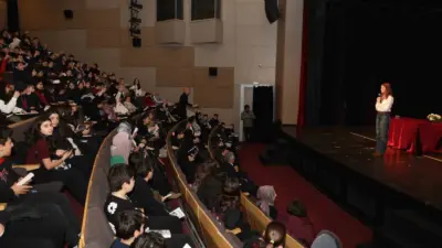 Nilüfer Belediyesi’nin düzenlediği “Çocuklara Kitap Söyleşileri”nin konuğu Melis Sena Yılmaz