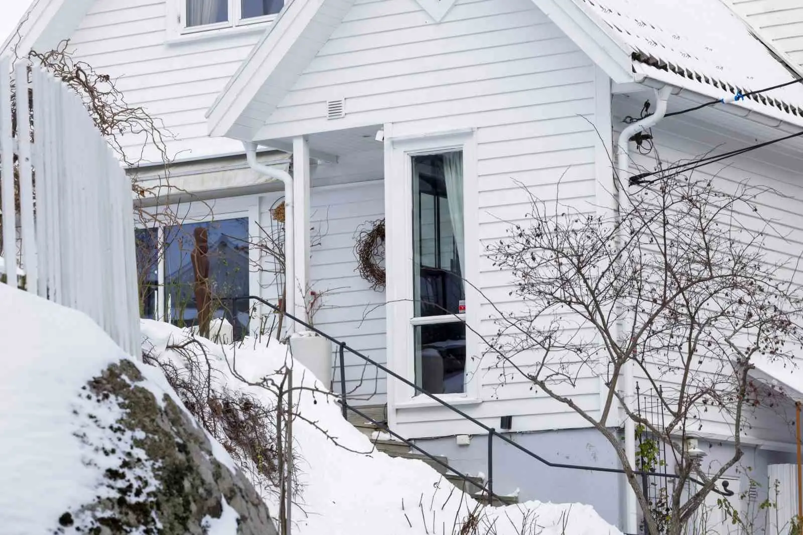 Norveç polisi, cinsel istismar şebekesi kurma suçlarıyla tutuklu yargılanırken hapishanede