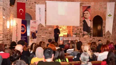 Osmangazi Belediyesi’nin düzenlediği ‘Felsefe Buluşmaları’ kapsamında Sosyolog Yazar Kemal Karadayı,