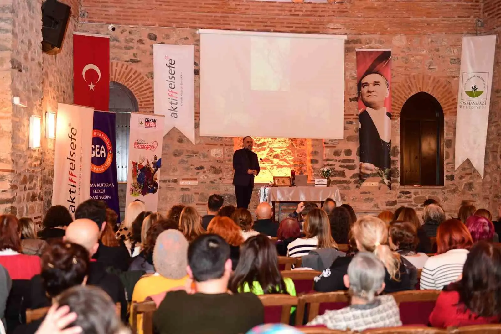 Osmangazi Belediyesi’nin düzenlediği ‘Felsefe Buluşmaları’ kapsamında Sosyolog Yazar Kemal Karadayı,