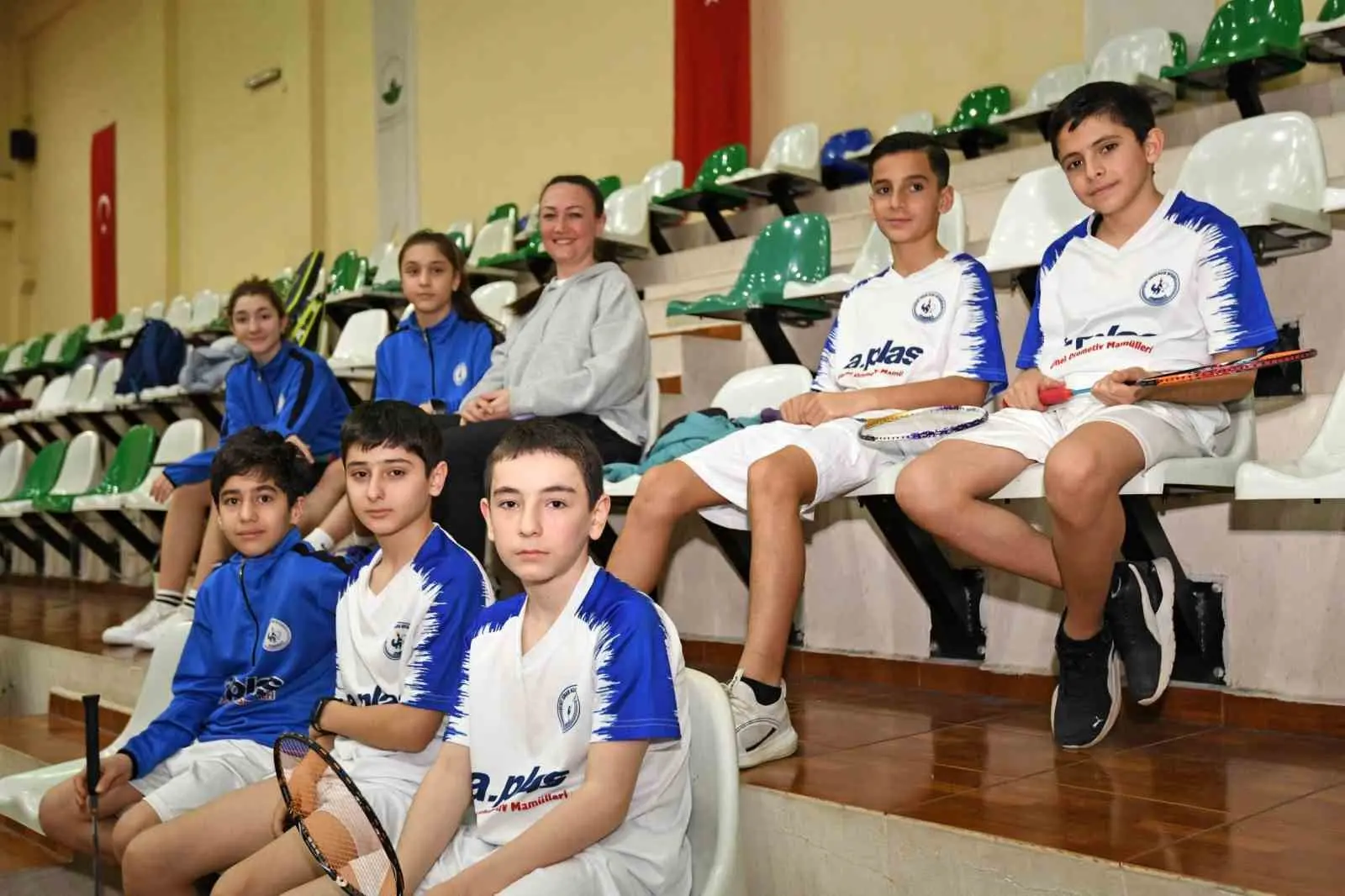 Osmangazi Belediyesi’nin ev sahipliğinde Dikkaldırım Spor Salonu’nda düzenlenen Badminton Yıldızlar