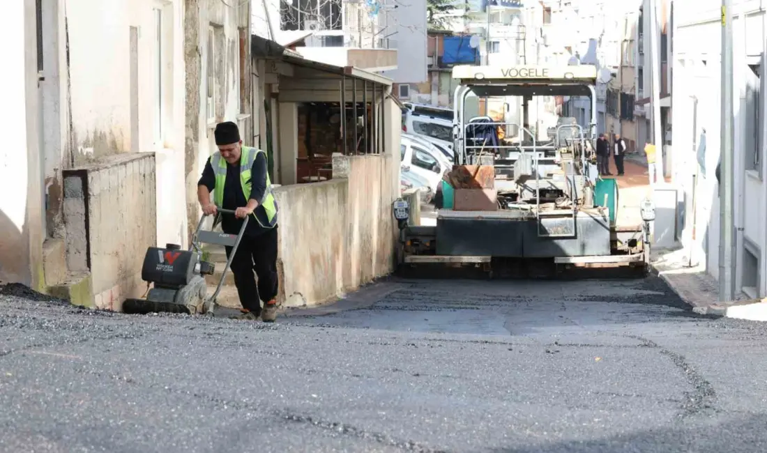 Osmangazi Belediyesi, ilçe genelinde sürdürdüğü kapsamlı asfalt yenileme çalışmalarıyla hem