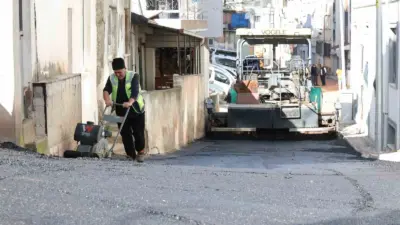 Osmangazi Belediyesi, ilçe genelinde sürdürdüğü kapsamlı asfalt yenileme çalışmalarıyla hem