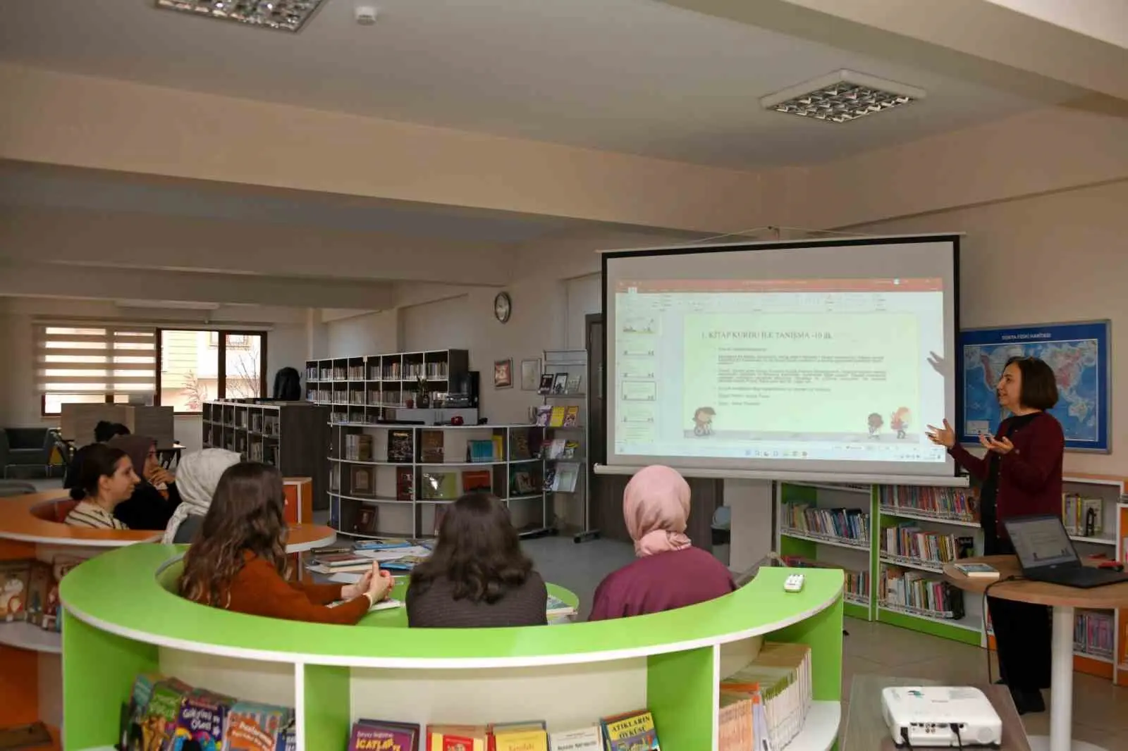 Osmangazi Belediyesi, velilerin çocuklarıyla kitap ilişkisini güçlendirmek ve çocuklara erken