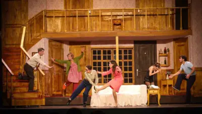 Bursa Büyükşehir Belediyesi Şehir Tiyatrosu, Michael Frayn’ın kaleme aldığı ve