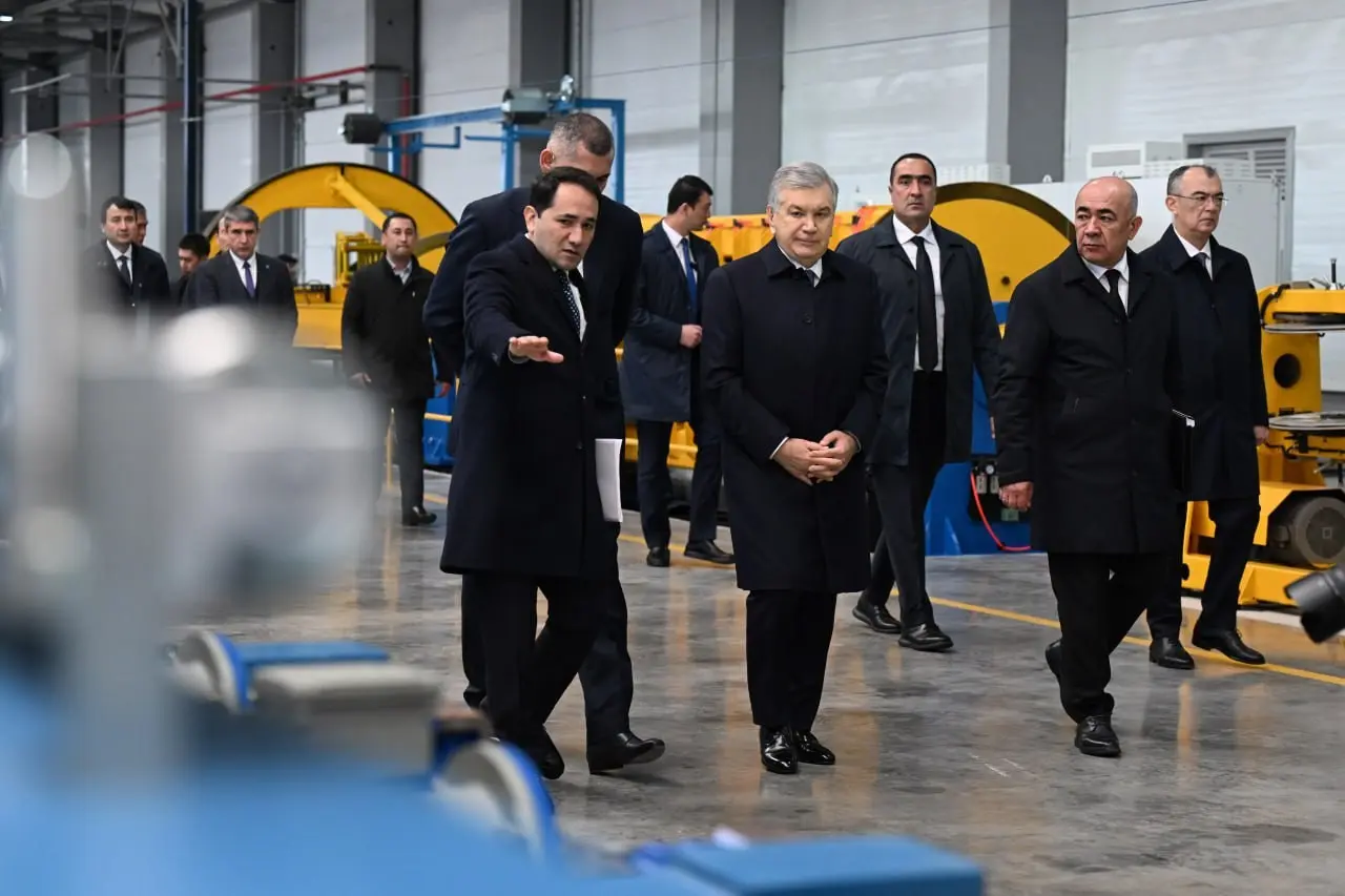 Özbekistan Cumhurbaşkanı Şevket Mirziyoyev, elektrik elektronik endüstrisi teknoparkındaki işletmelerin faaliyetlerini