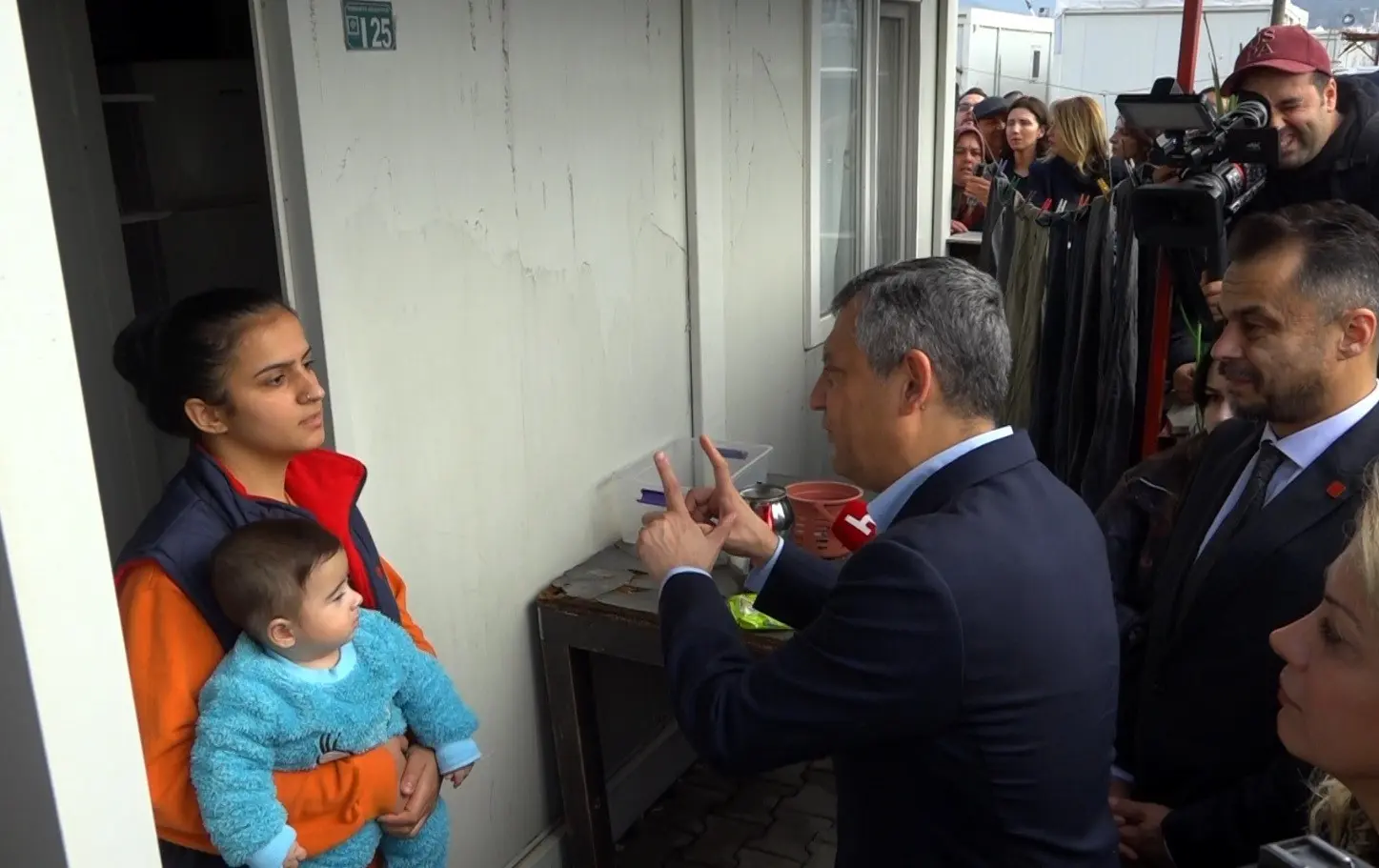 Cumhuriyet Halk Partisi (CHP) Genel Başkanı Özgür Özel, 6 Şubat