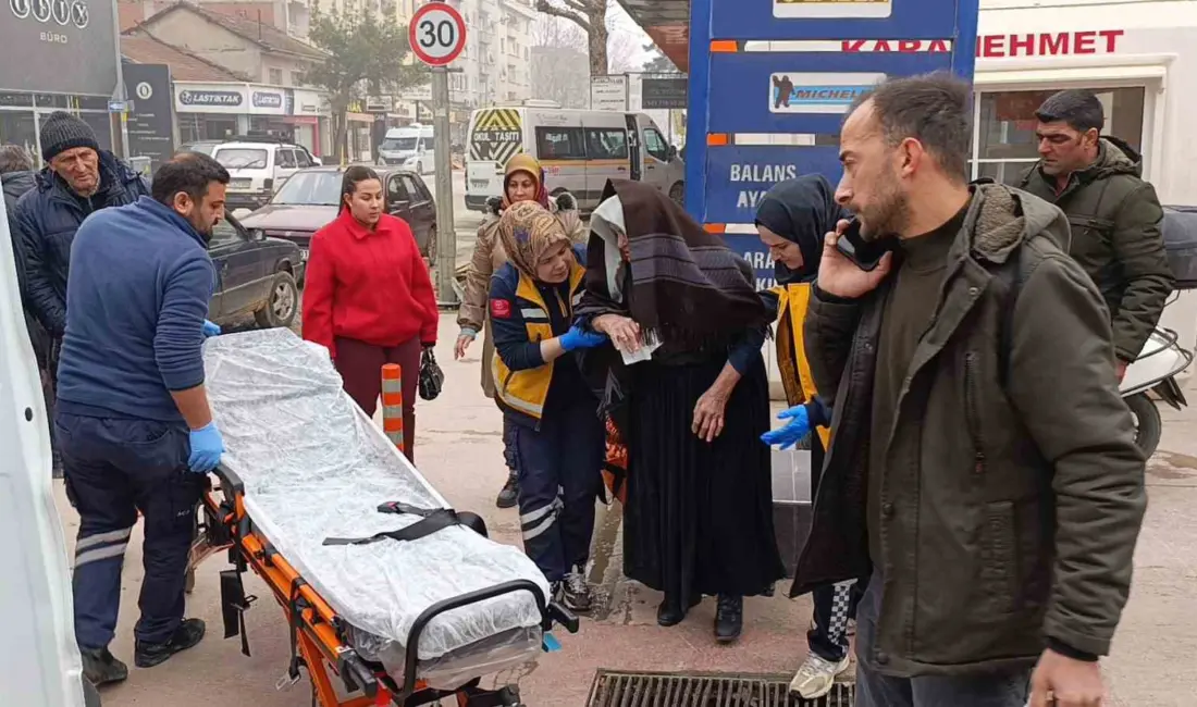 Bursa’nın İnegöl ilçesinde PTT Kargo minibüsünün çarptığı yaşlı kadın yaralandı.