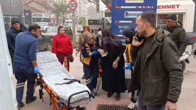 Bursa’nın İnegöl ilçesinde PTT Kargo minibüsünün çarptığı yaşlı kadın yaralandı.