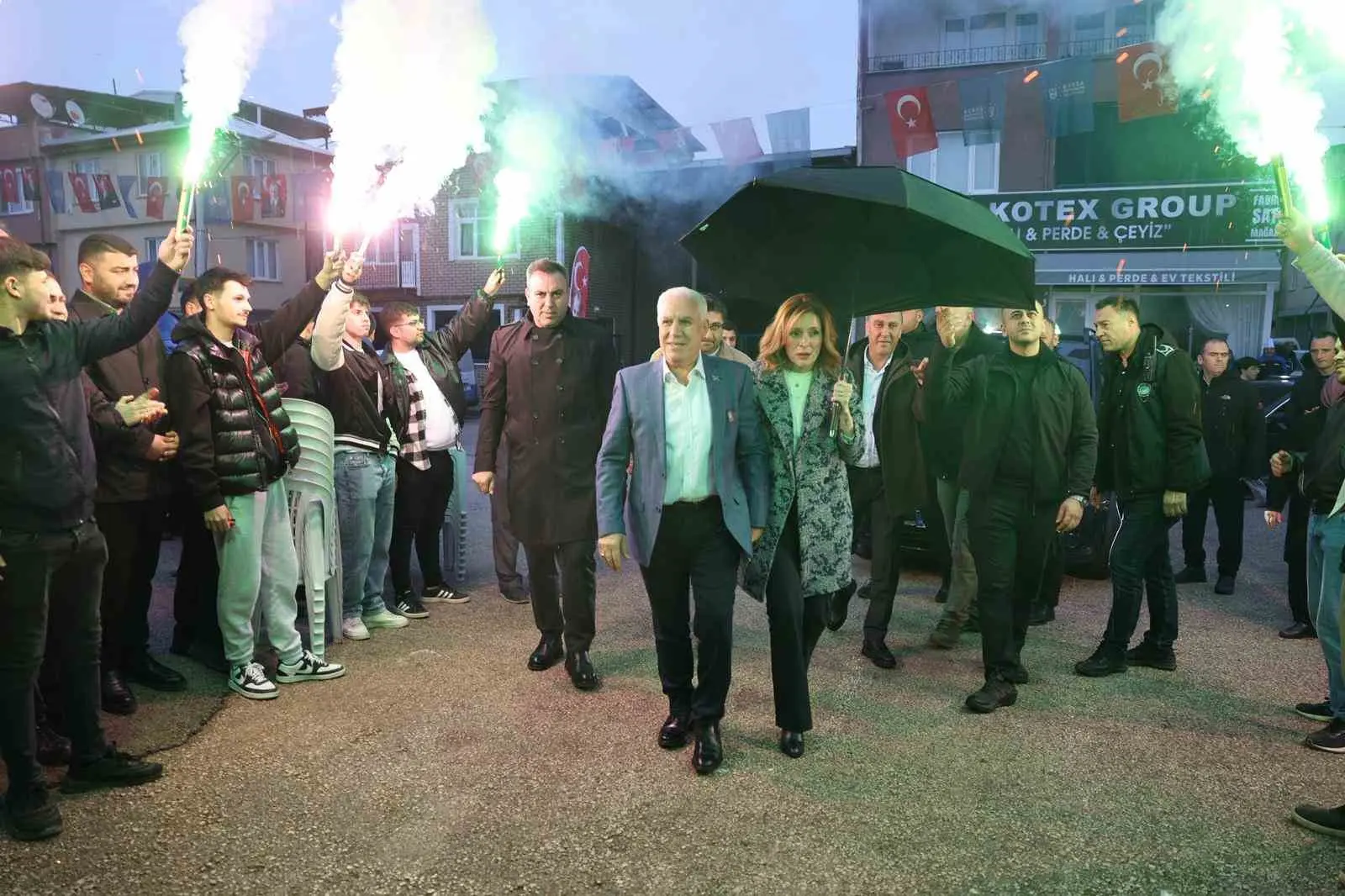 Bursa Büyükşehir Belediye Başkanı Mustafa Bozbey, eşi Seden Bozbey ile