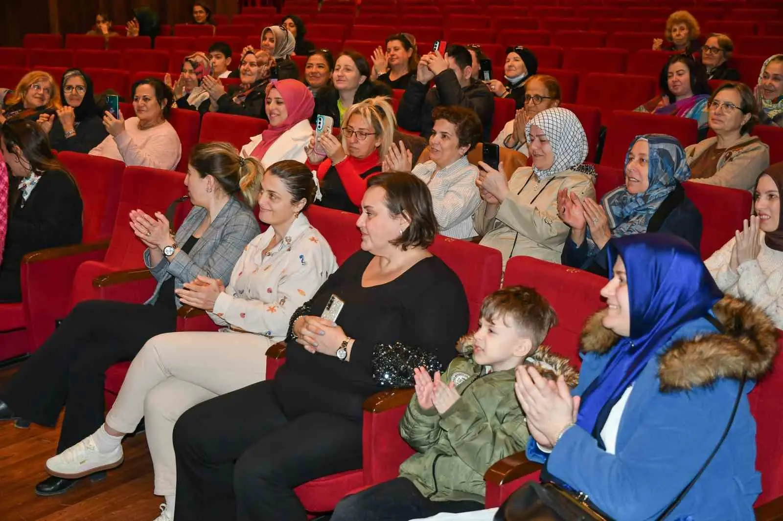 Bursa Büyükşehir Belediyesi tarafından Ramazan ayı etkinlikleri kapsamında düzenlenen söyleşide,