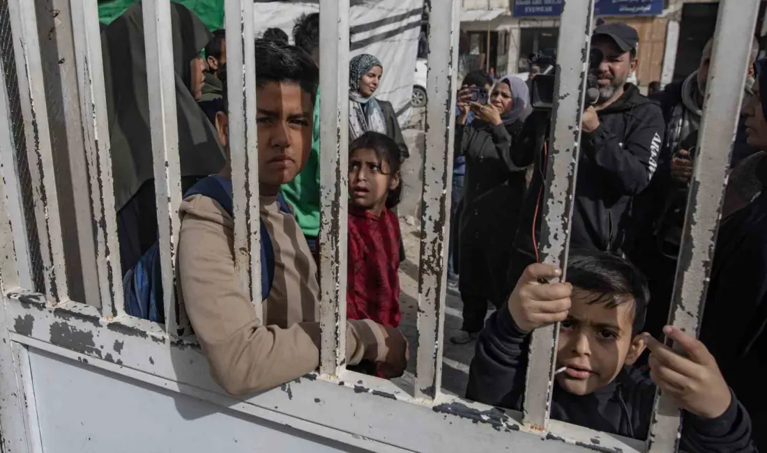Gazze Şeridi’nin güneyindeki Refah Sınır Kapısı’nın iki yönlü açılmasının birinci