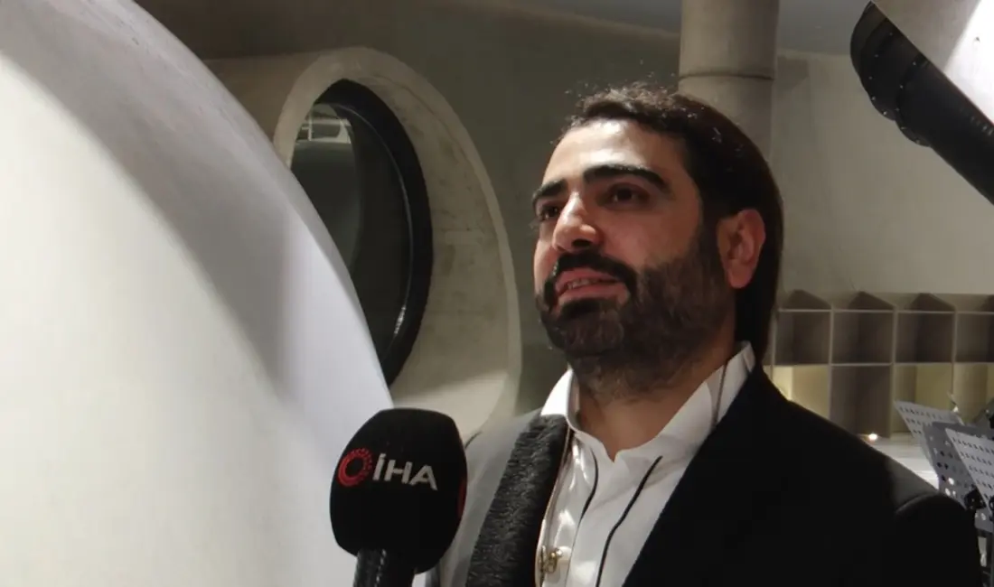 Karadenizli sanatçı Selçuk Balcı, Ankara’da düzenlenen konserde hayranları ile buluştu.