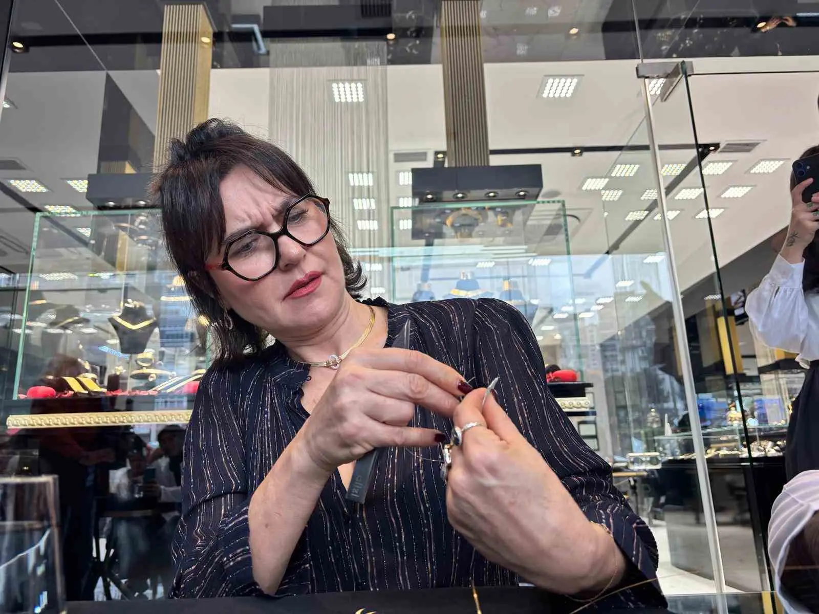 Yüzyıllardır sabır ve ustalıkla tel tel örülen Trabzon hasırı, düzenlenen