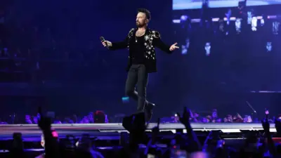 Megastar Tarkan, yeniden sevenleriyle buluştu. Sevenlerine unutulmaz bir gece yaşatan