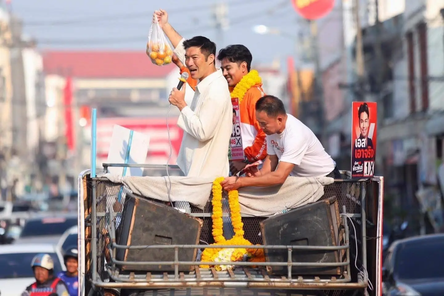 Tayland’da halk, son üç yılda üç başbakanın görevden ayrıldığı siyasi