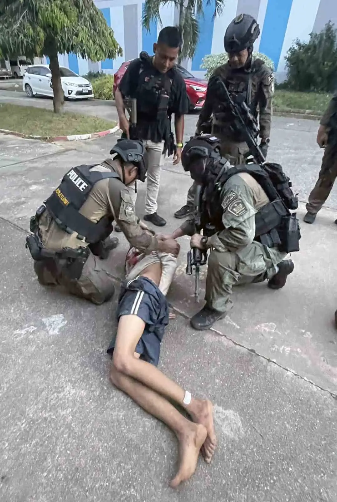 Tayland’ın güneyinde bir okula silahla giren 18 yaşındaki şahıs, çok