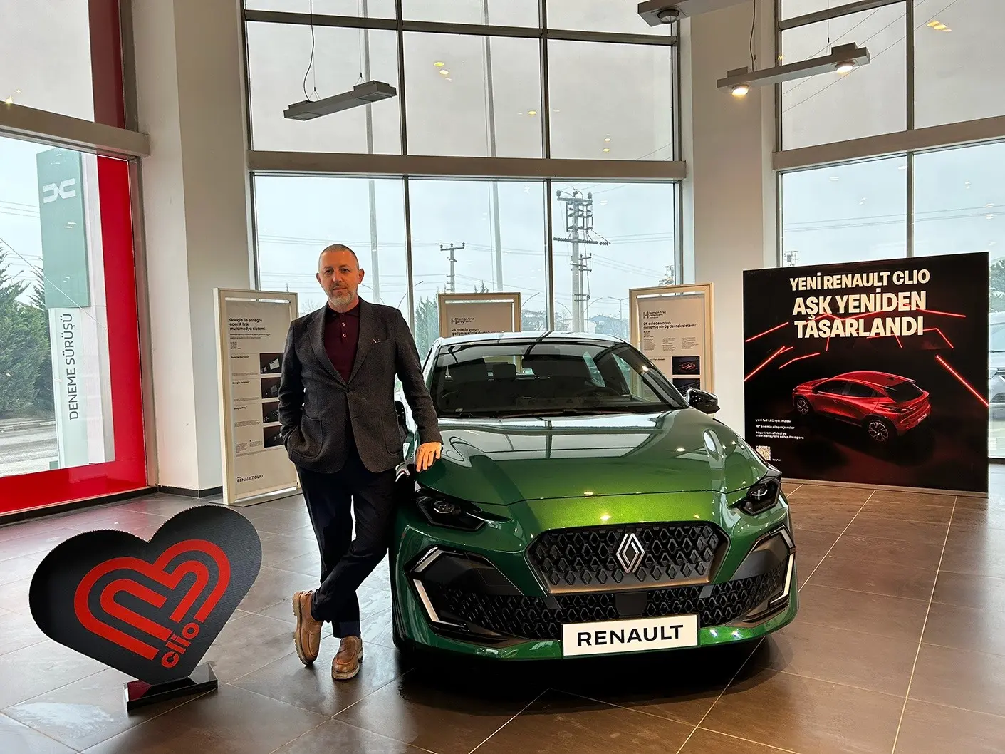 Teknolojisi ve tasarımıyla standartları yeniden belirleyen Yeni Renault Clio 6,